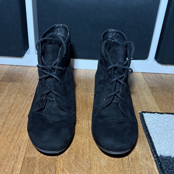 Black wedged heels - Picture 2 of 3